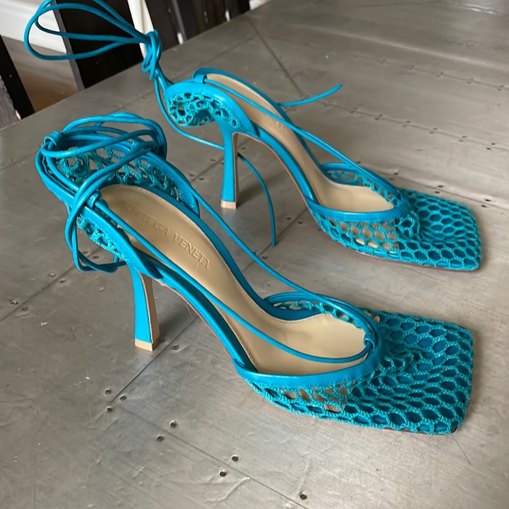 Bottega veneta stretch web sandal blaster teal blue stiletto mesh pump sz 38